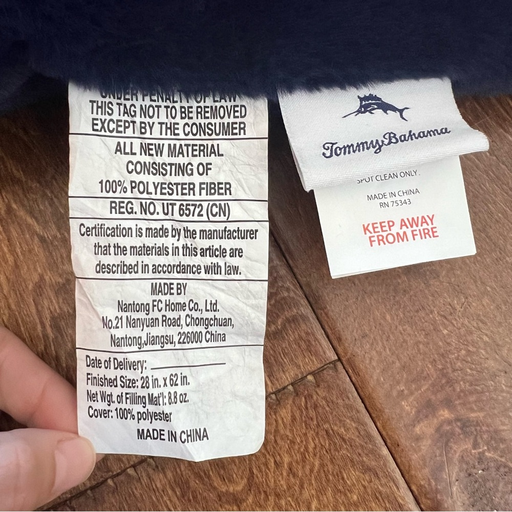Tommy Bahama Shark Snuggle Tail - Picture 9 of 12